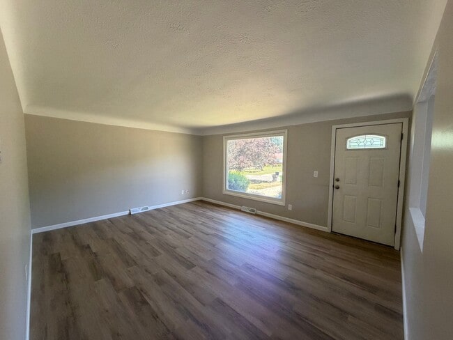 Photo - 5556 Andover Blvd