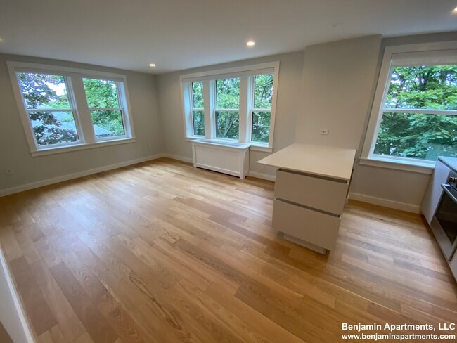 Building Photo - 123 Highland Ave