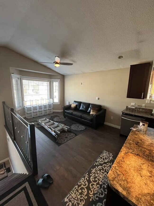 Photo - 11011-1104A 104A Ave Unit 1