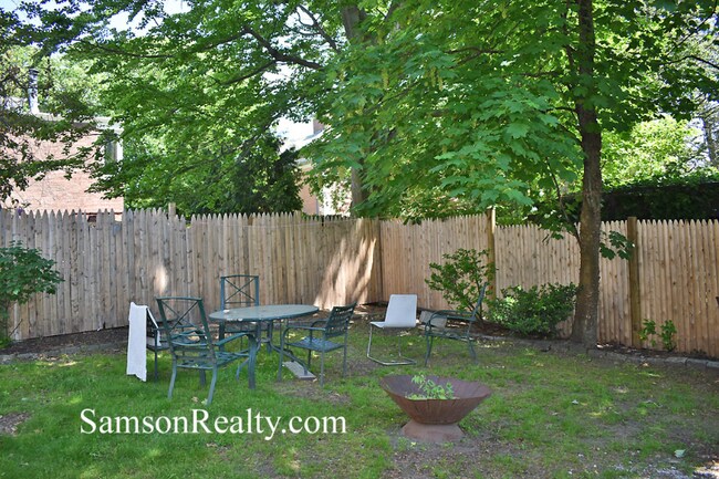 Photo - 111 Bowen St Unit 1