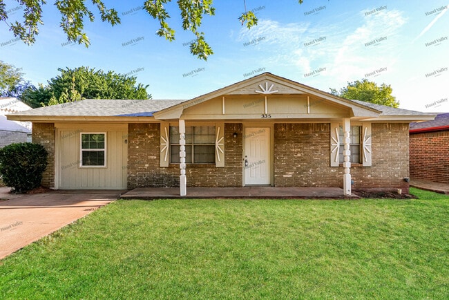 Building Photo - 335 E Hillcrest Ln