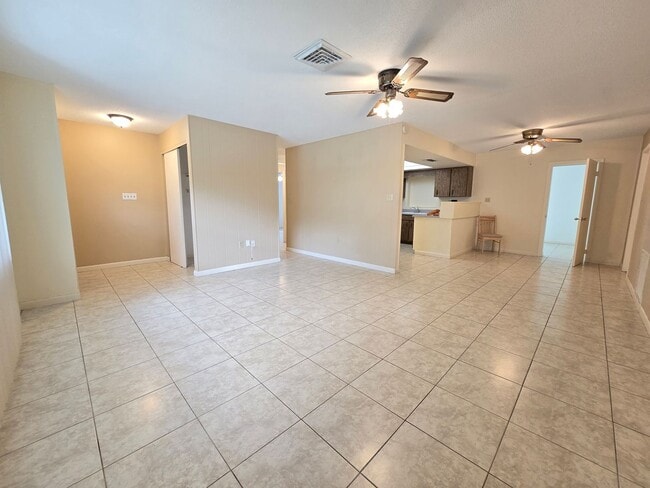 4040 Fleet Ln