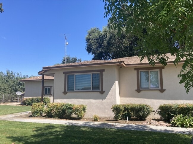 Photo - Turlock Country Living 3 Bedroom 2 Bath Home