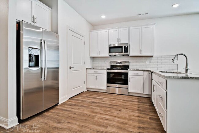 Photo - Big Creek Golf Course - 3 Bed 2 Bath Double Garage (Newer Construction)