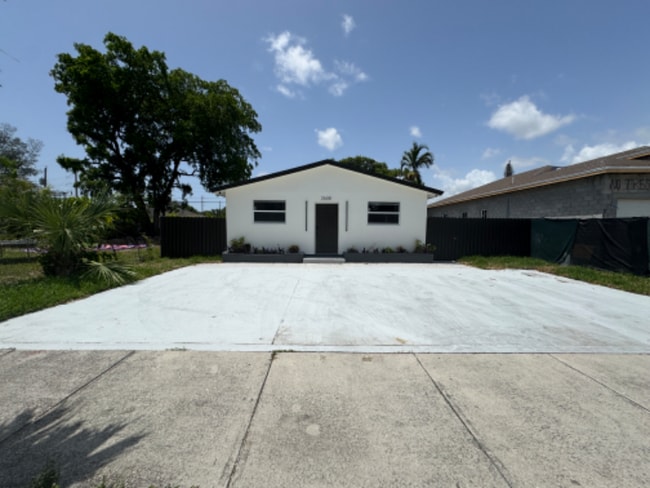 Building Photo - 2608 NW 3rd St Rental