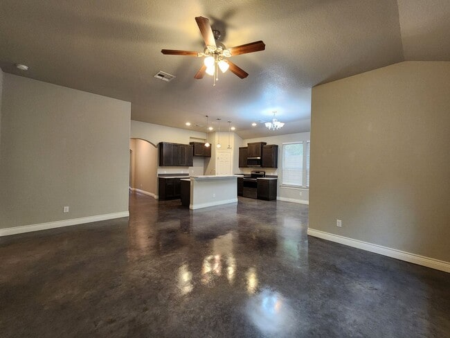 Photo - LOCATION! Walk to Torrey Park / Close to NB Downtown & Gruene / No Carpet / NBISD