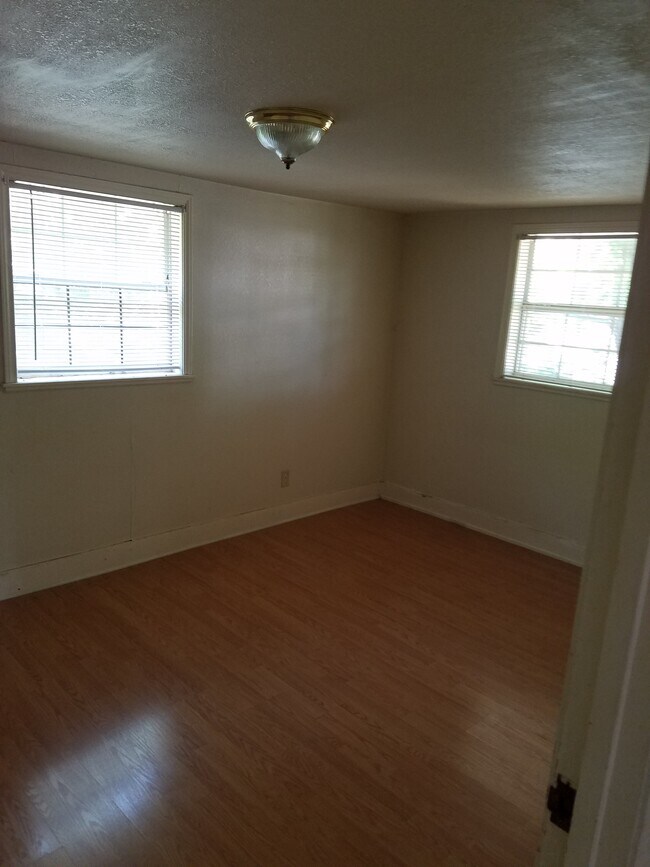 Photo - 1109 W 4th St