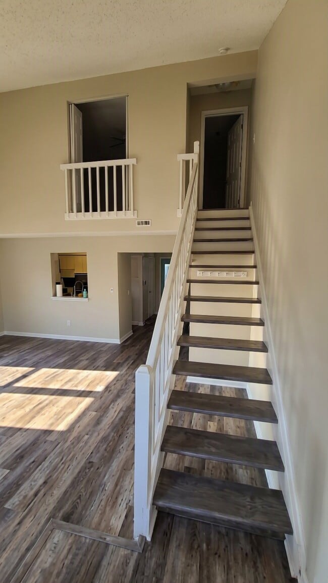 Photo - 1120 Crist Pl