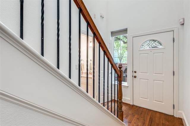 Photo - 5709 Lewis St