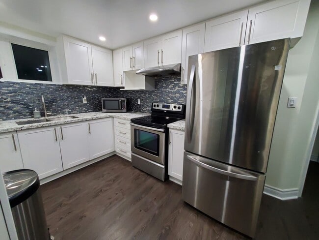 Building Photo - 4 Elliottglen Dr Unit 2 Bedroom 1 Bath Apartment