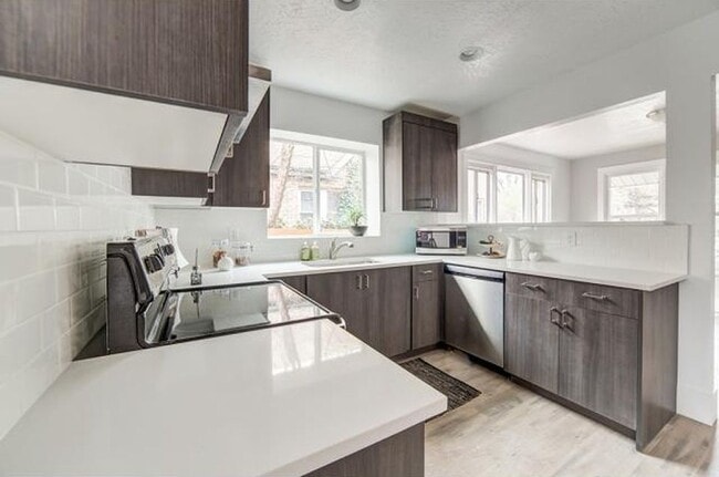 Kitchen - 2689 Highland Dr Apartment Unit A