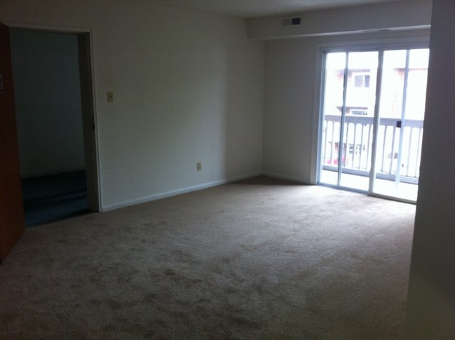 Photo - Greenbank Manor