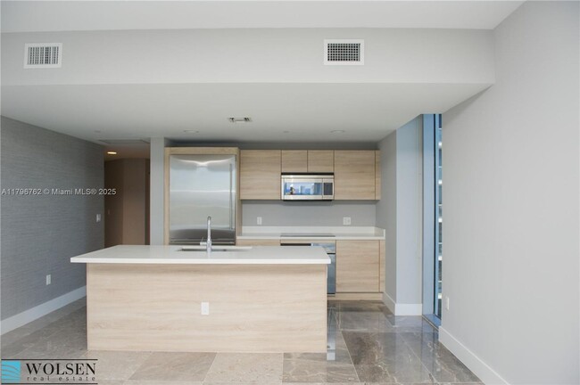Photo - 16385 Biscayne Blvd House