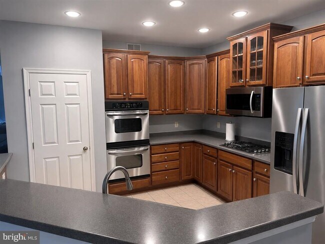 22099 Chelsy Paige Square