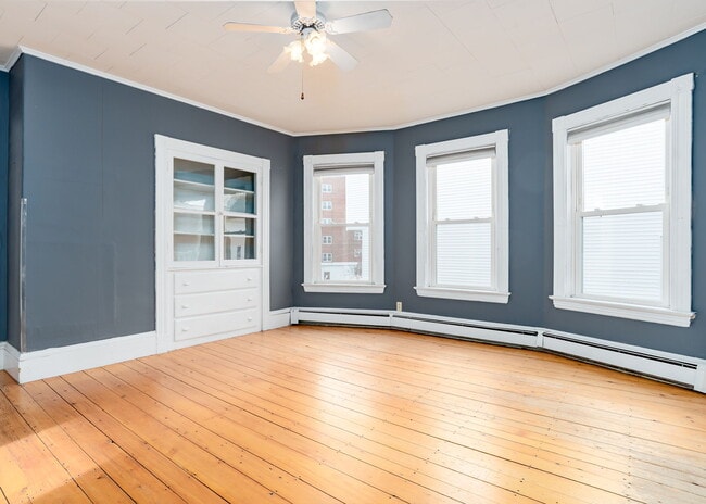 Photo - 18 College St Unit #2