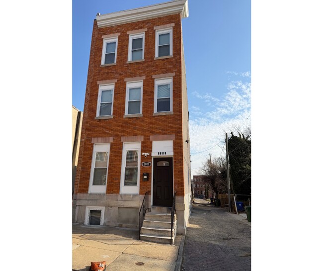 Building Photo - 2001 Boone St Unit 1A AVAILABLE $600 1A