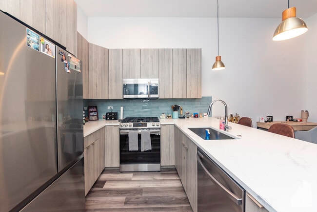 Photo - 2317 N Clark St