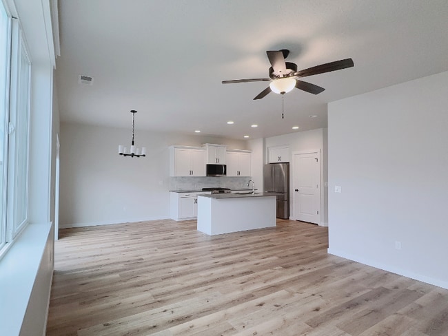 Photo - 222 W Haniken St