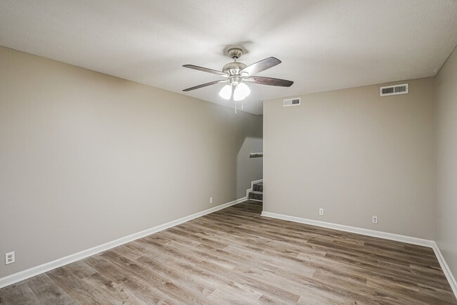 Photo - 1043 Tom Hailey Blvd