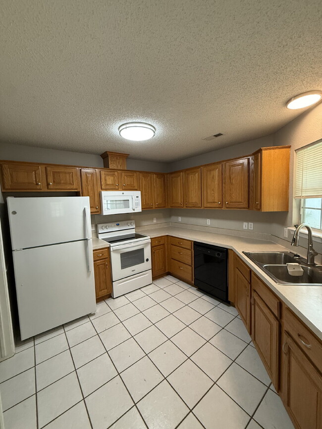 Photo - 313 Summerset St