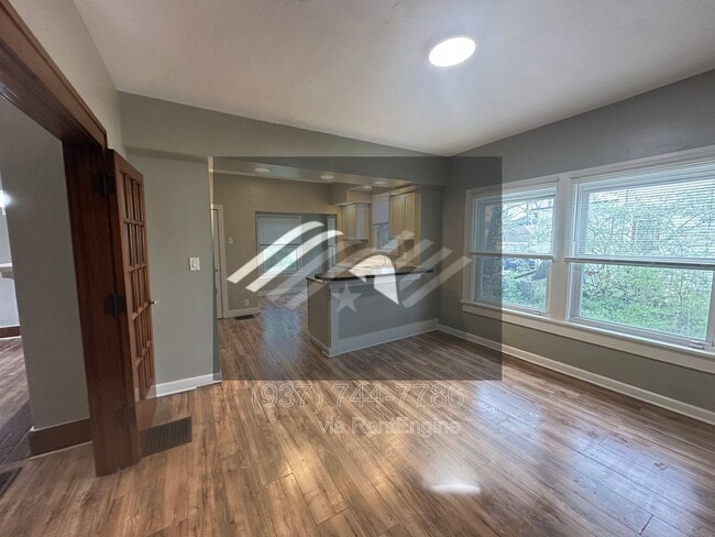 Photo - 8 E Hillcrest Ave