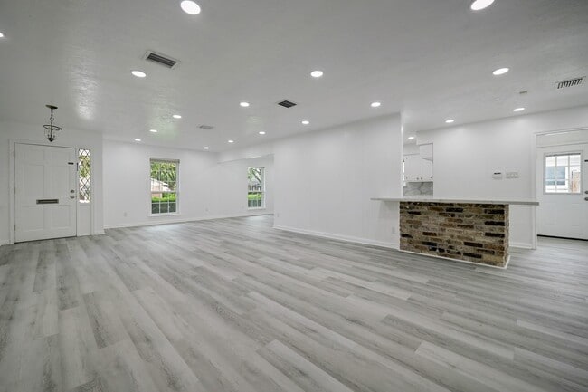 Photo - 9807 Braewick Dr
