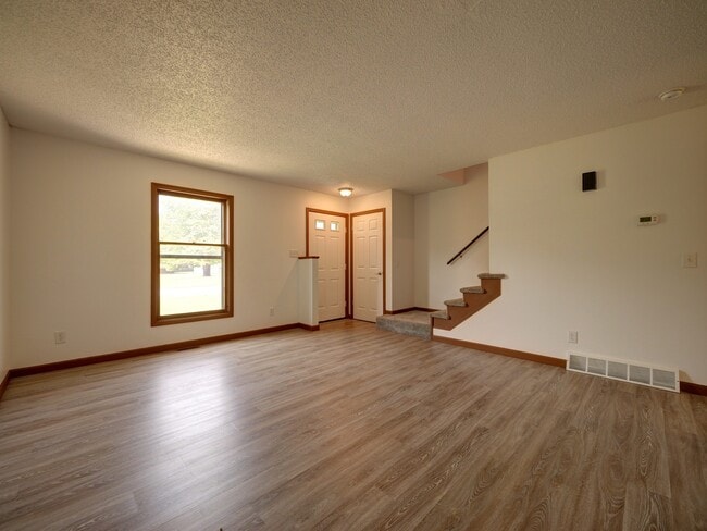 Photo - English Village Apartments