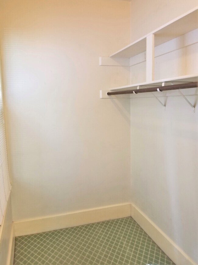 Photo - 512 W 3rd St