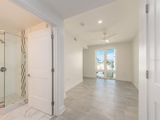 Photo - 15 Avalon St Unit 303