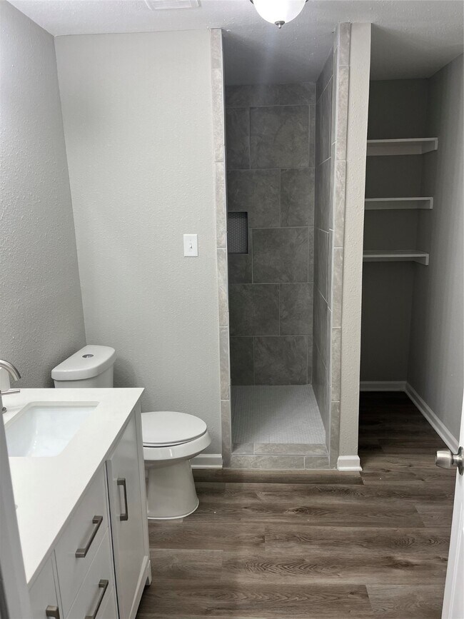 Photo - 7202 Carver Ave