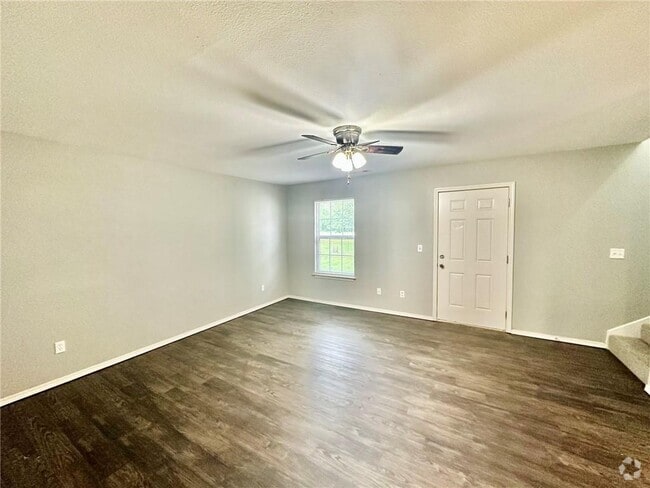 Building Photo - 1460 W Jct St Rental