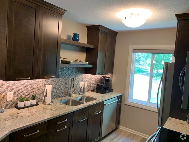 Building Photo - 2011 Viking Dr NW Unit 32 Rental