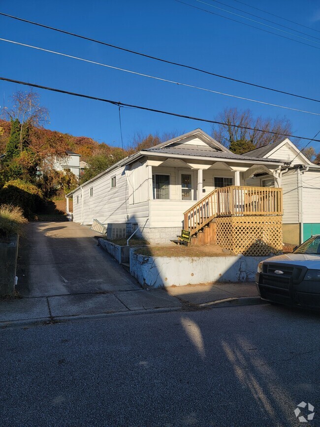 Building Photo - 1416 Frame St Rental