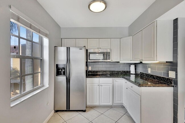 Photo - 1060 Lake Shore Dr Unit 204