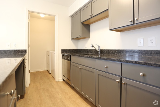 Kitchen - Westridge Gardens Luxury Rental Apartments