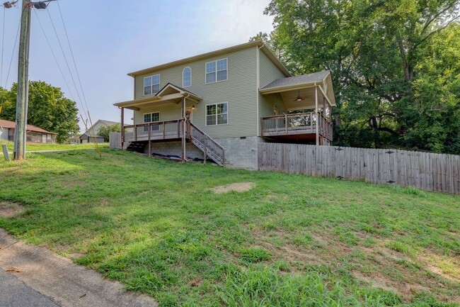 Photo - 163 Plum St