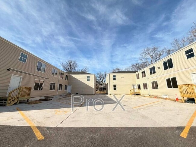 Building Photo - 117-121 S Byers Apartments Unit 117 S Byers 202