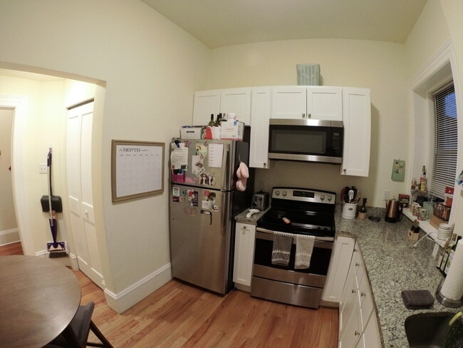 Building Photo - 1489 Beacon St Unit 14