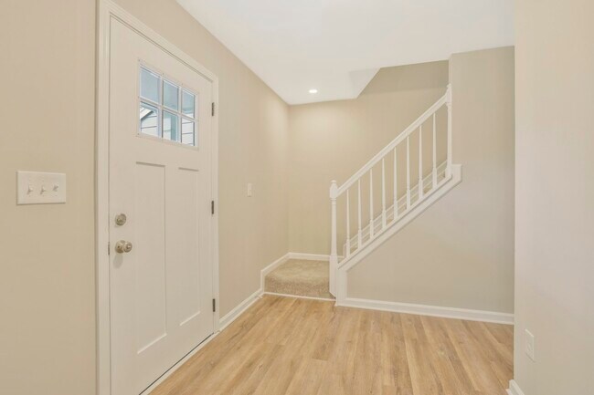 Photo - 574 Seneca Dr