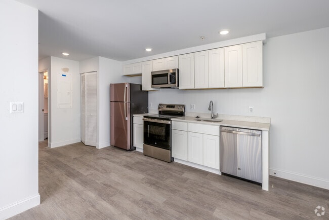 2BR, 1BA – 609SF - Kitchen