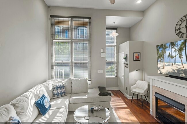 Building Photo - 292 Roslyn Ct