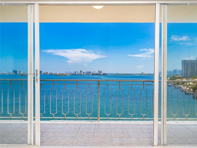 Building Photo - 11111 Biscayne Blvd Unit 912