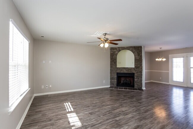 Photo - 1104 Vistalite Ln