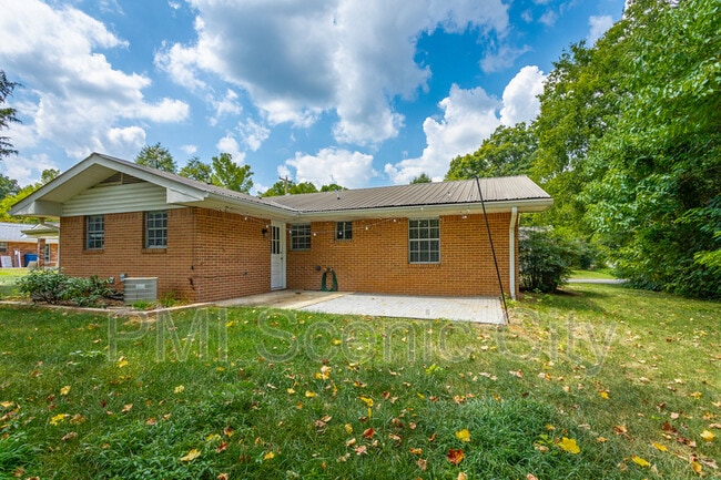 Photo - 2508 Woodfin Ave