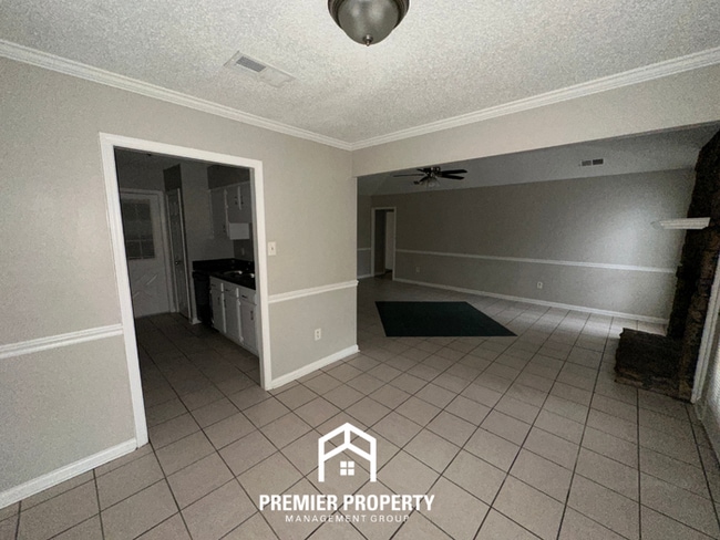 Photo - 6359 Treadway Trail