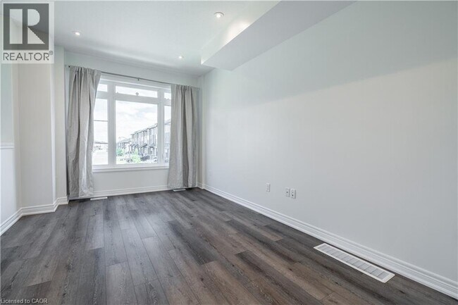 Photo - 120 Court Dr