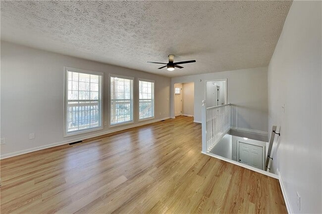 Photo - 778 Summer Dr NW