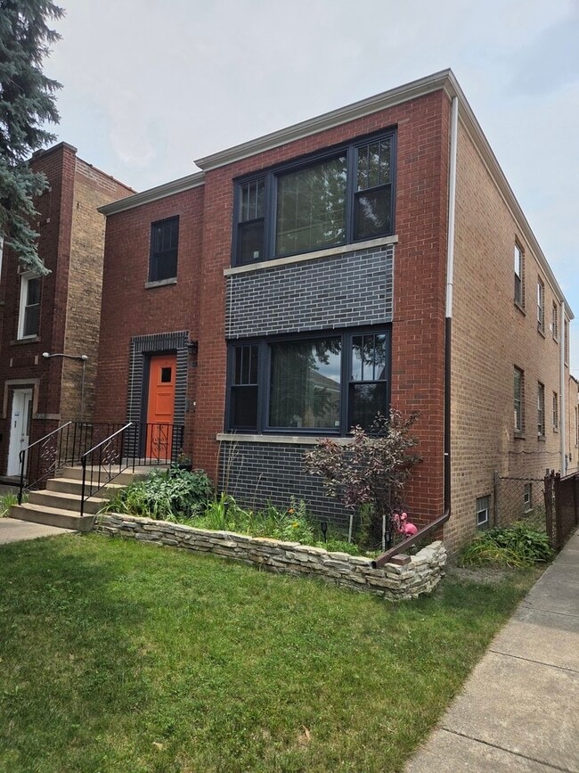 Building Photo - 5842 N Mulligan Ave Unit 2 Rental