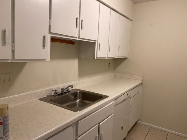 310 Cherokee Ct Unit E