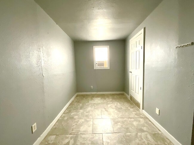 Photo - ALL BILLS PAID!!! Convenient Studio Unit!